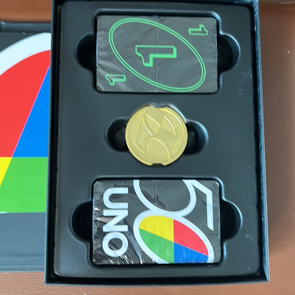 UNO 50th ANNIVERSARY CARD GAME - Picture 6 of 7